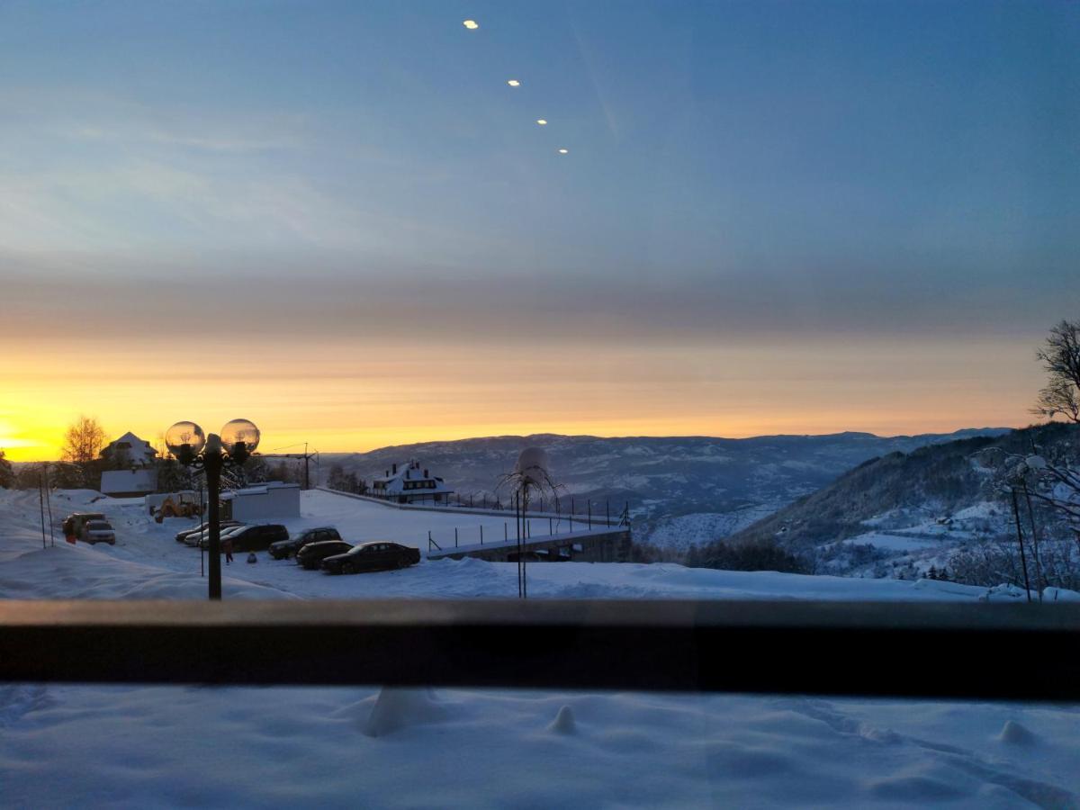 Golden Sky - Milmari Resort & Spa Kopaonik Luaran gambar