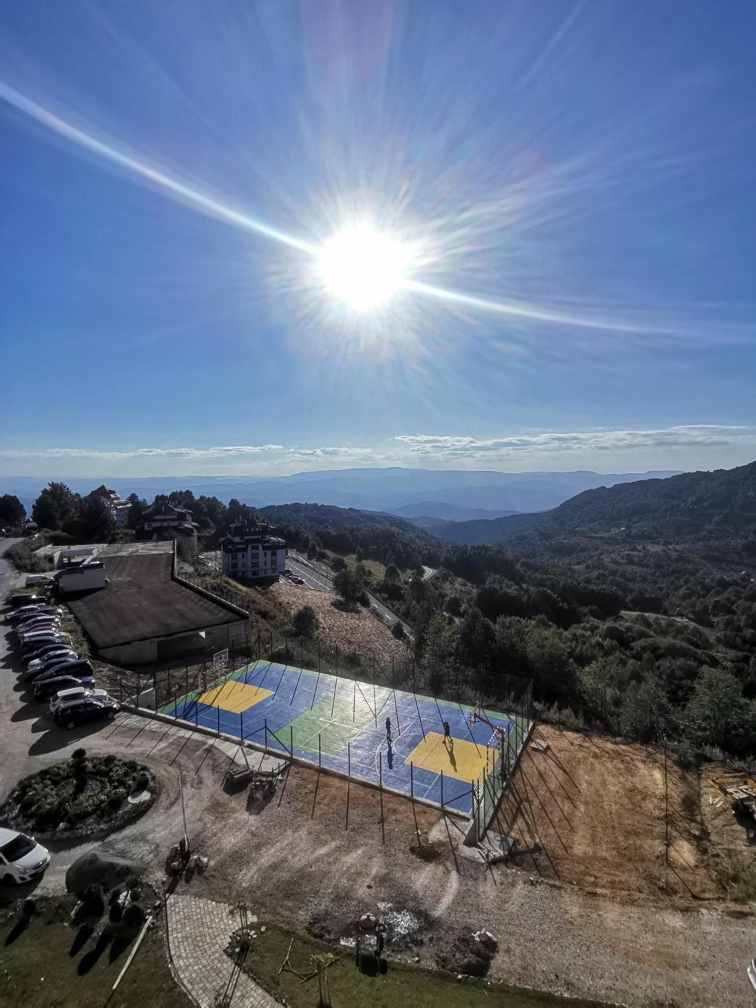 Golden Sky - Milmari Resort & Spa Kopaonik Luaran gambar
